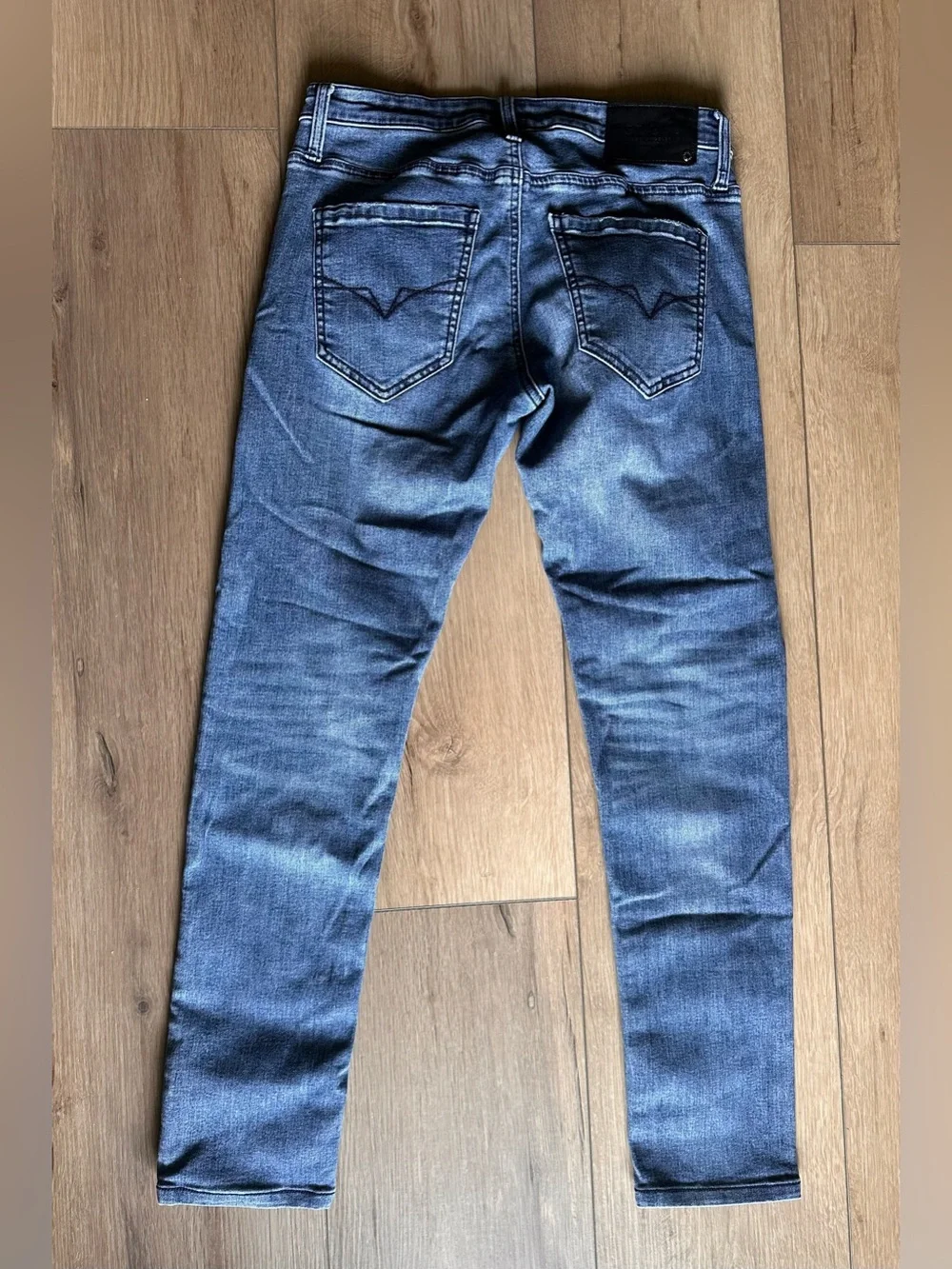 GUESS Men's Light-Mid Blue Slim Denim Jeans